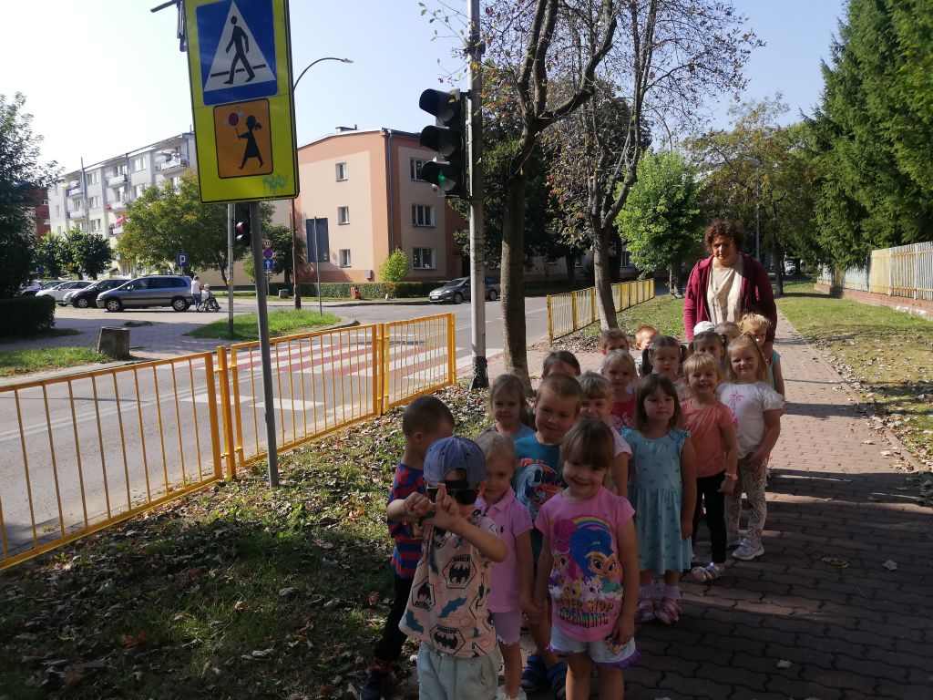 Każda Żabka dobrze wie, jak bezpiecznie przez ulicę przechodzi się! itm1#820