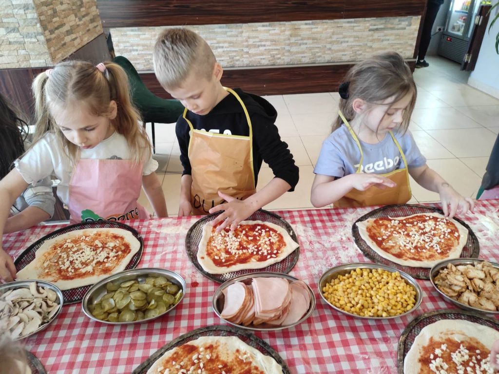 Pszczółki w pizzerii itm1#799