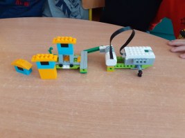 Motylki programują z Lego WeDo