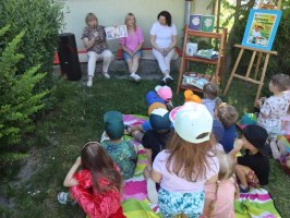 Czytanie na polanie- Żabki w bibliotece