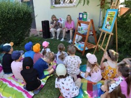 Czytanie na polanie- Żabki w bibliotece