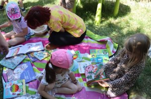 Czytanie na polanie- Żabki w bibliotece