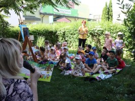 Czytanie na polanie- Żabki w bibliotece